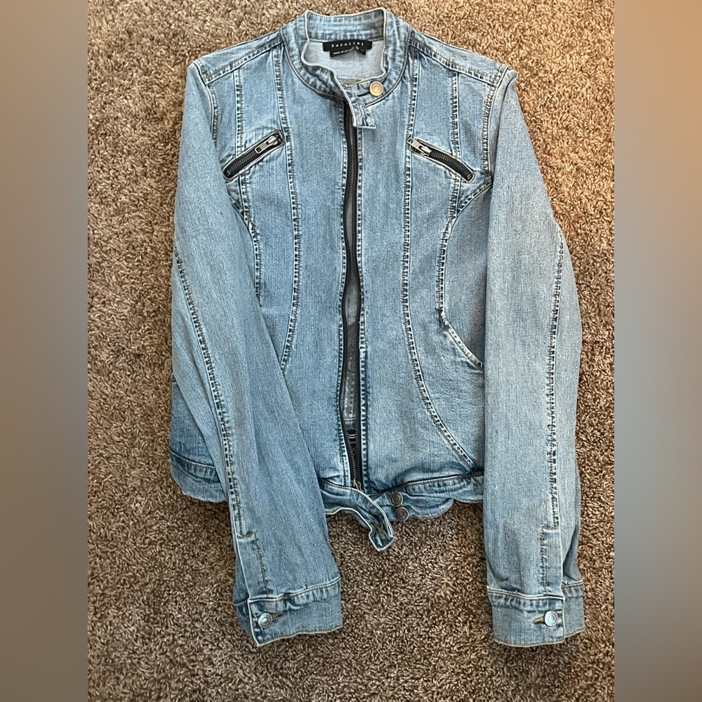 This is the perfect vintage jean jacket!